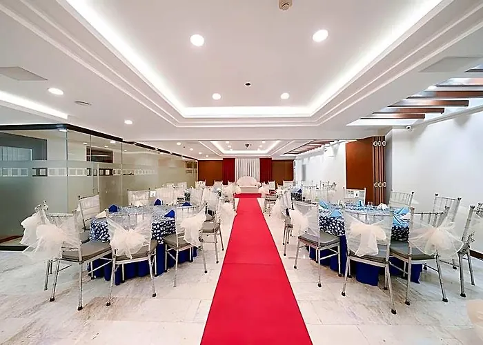 Executive Plaza 3*