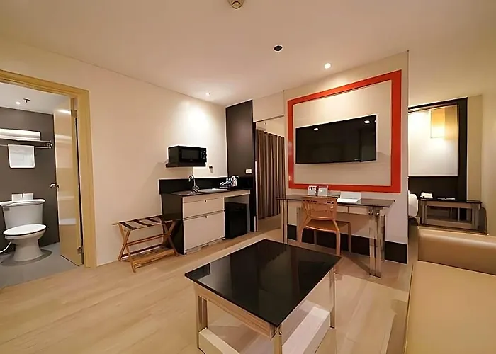 Executive Plaza 3*