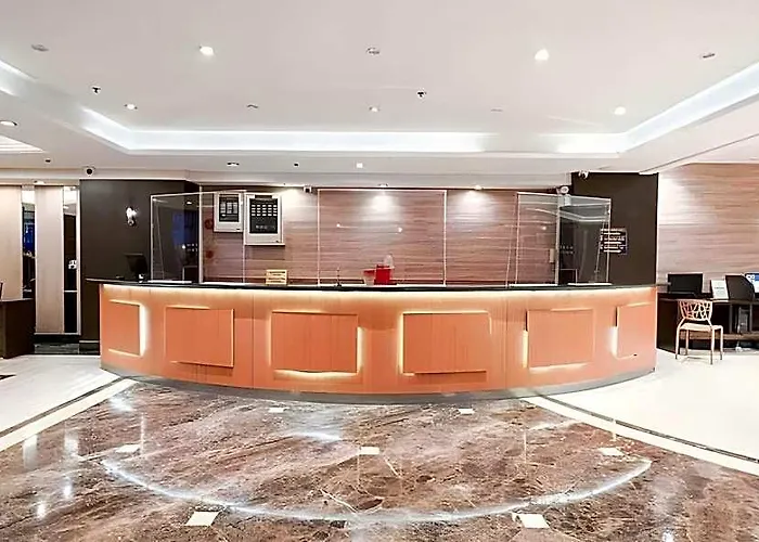 Executive Plaza 3*