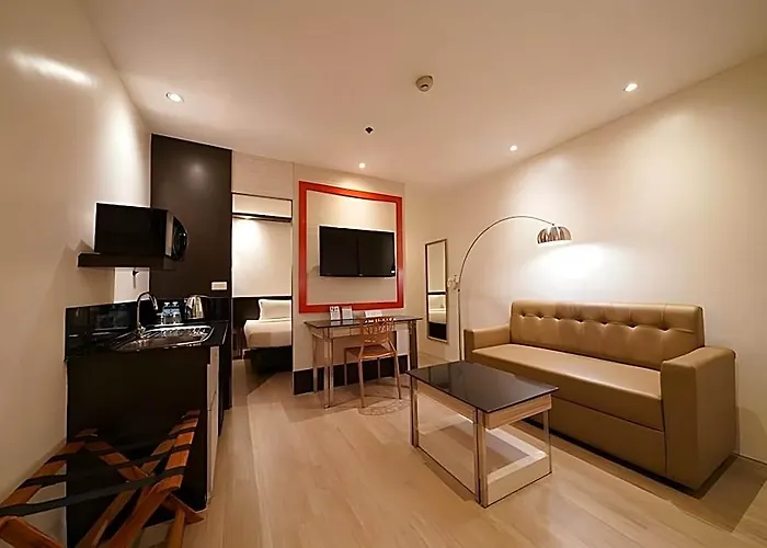 Executive Plaza 3*