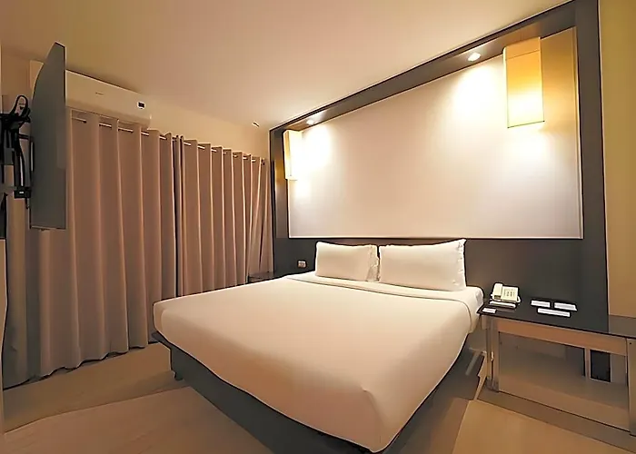 Отель Executive Plaza 3*